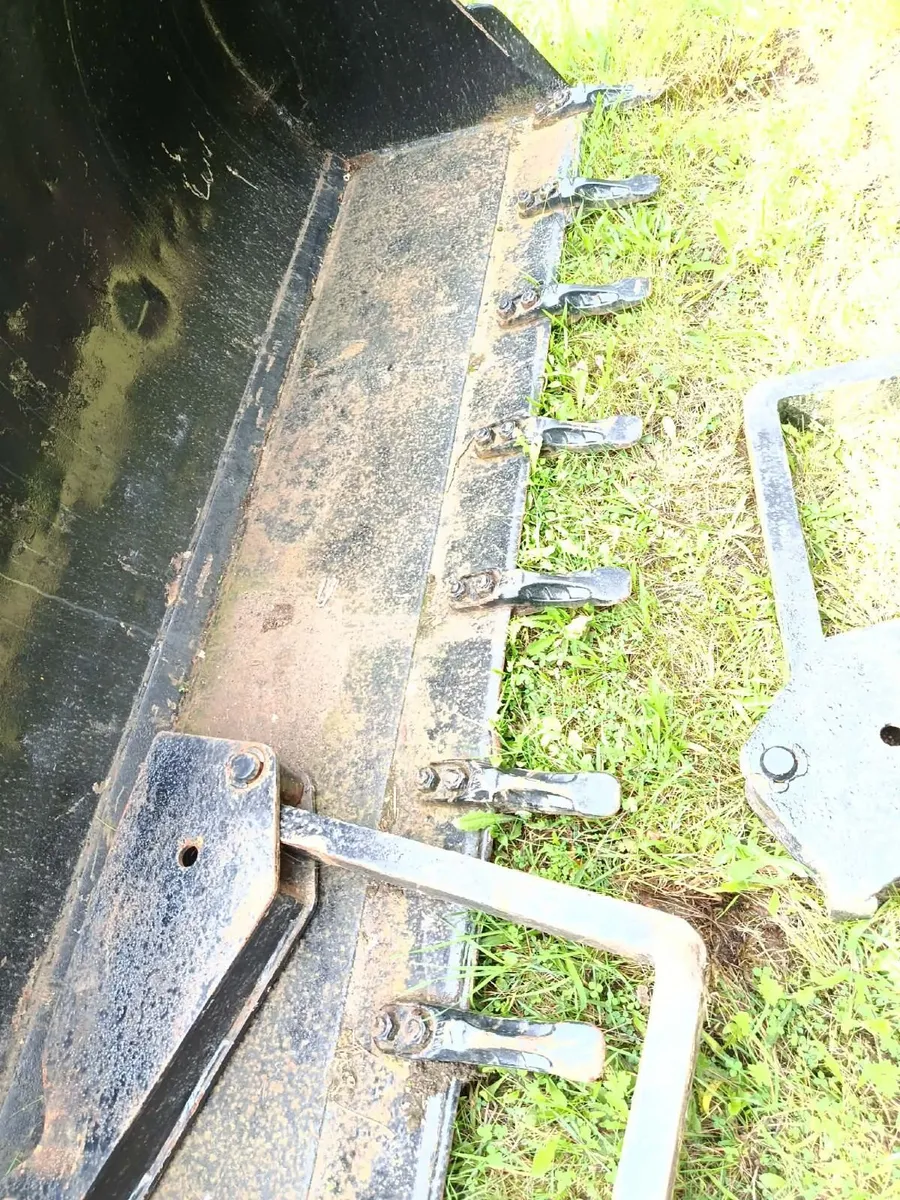Jcb 4 in1 bucket - Image 3