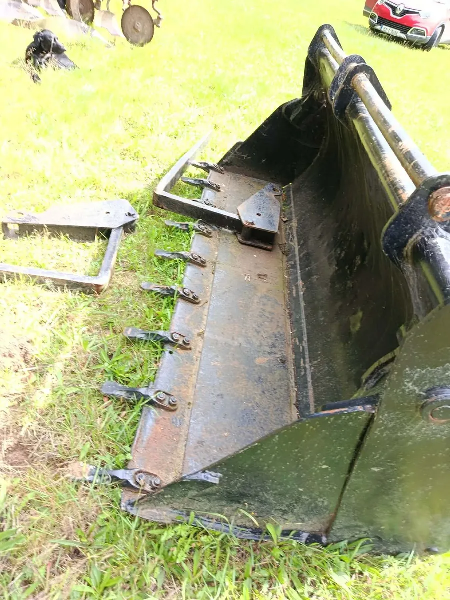 Jcb 4 in1 bucket - Image 1