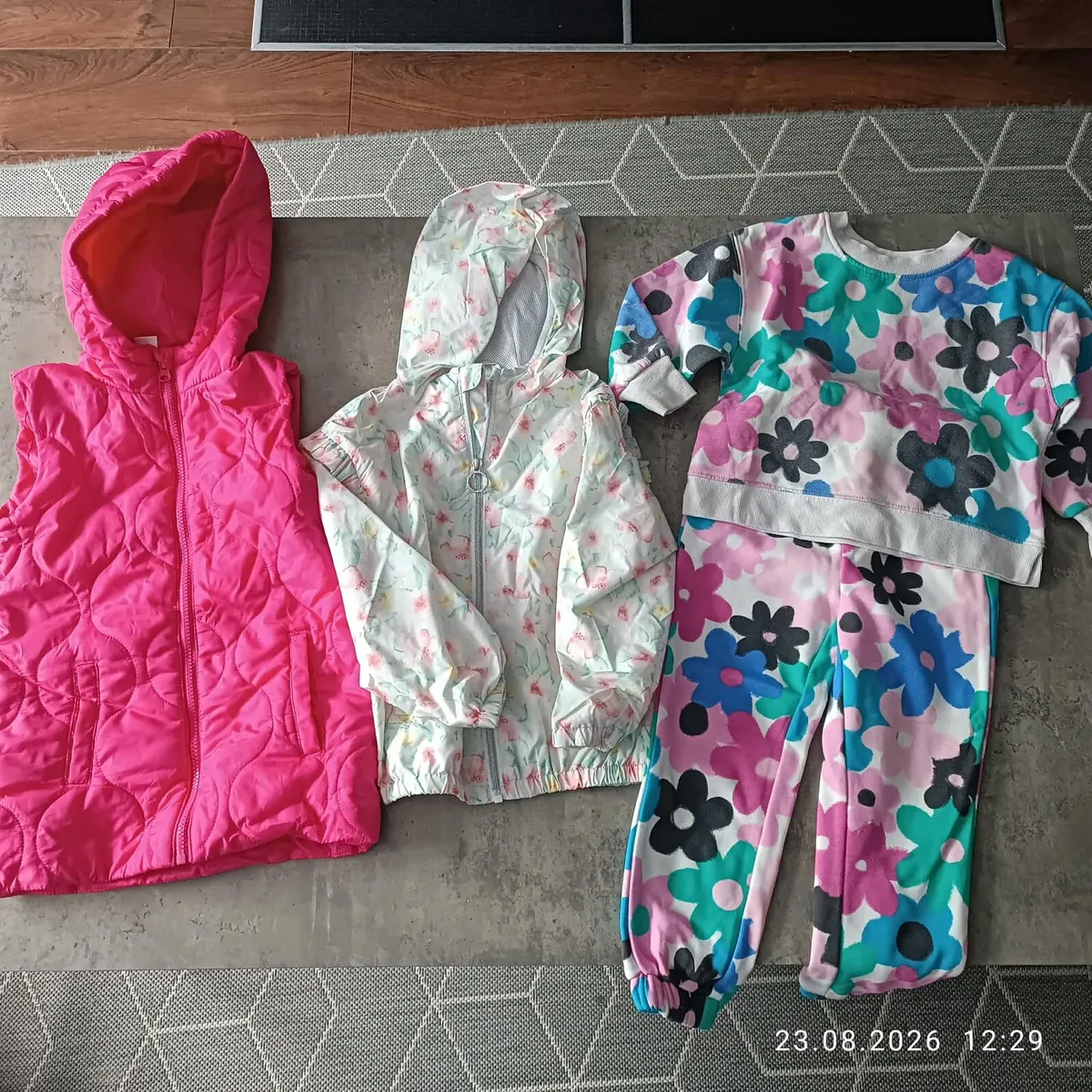 Girls clothes size 110cm - Image 1