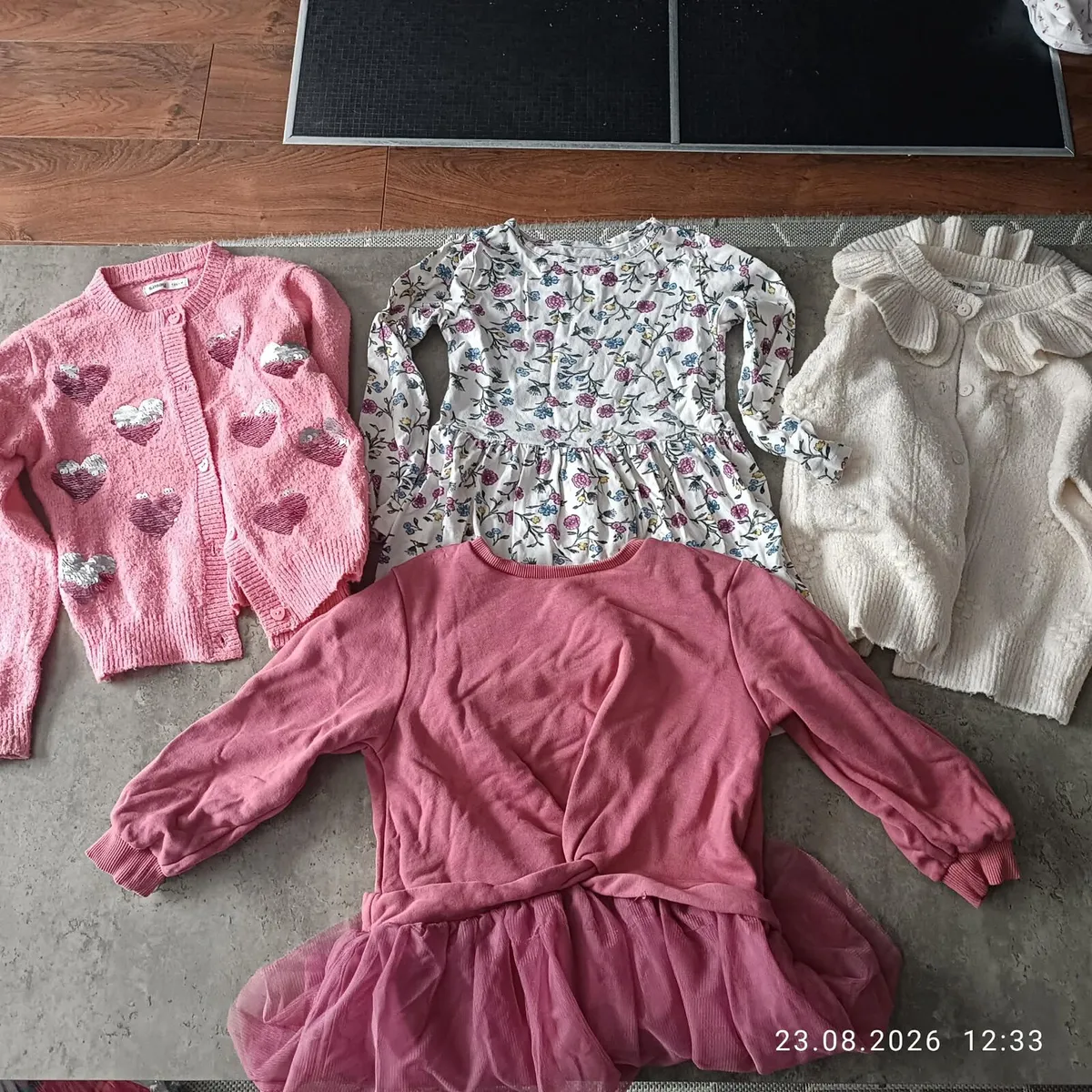 Girls clothes size 110cm - Image 3