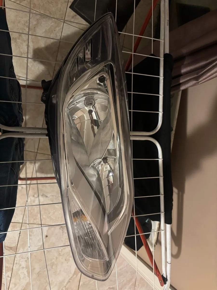 12 Ford Focus Headlight - Image 3