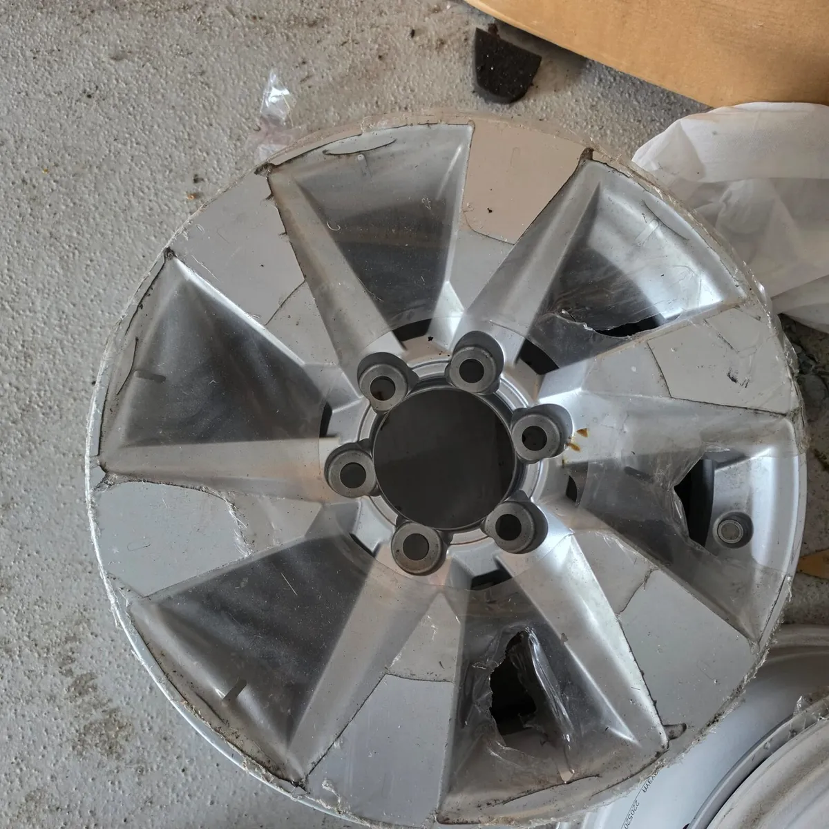 Genuine Toyota Land Cruiser 17” Alloy Rims –Unused - Image 3