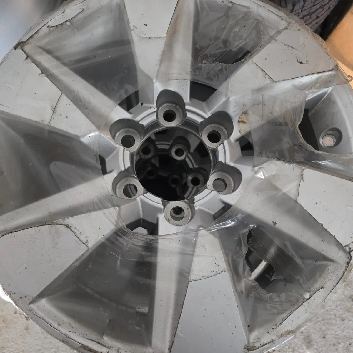 Genuine Toyota Land Cruiser 17” Alloy Rims –Unused - Image 4