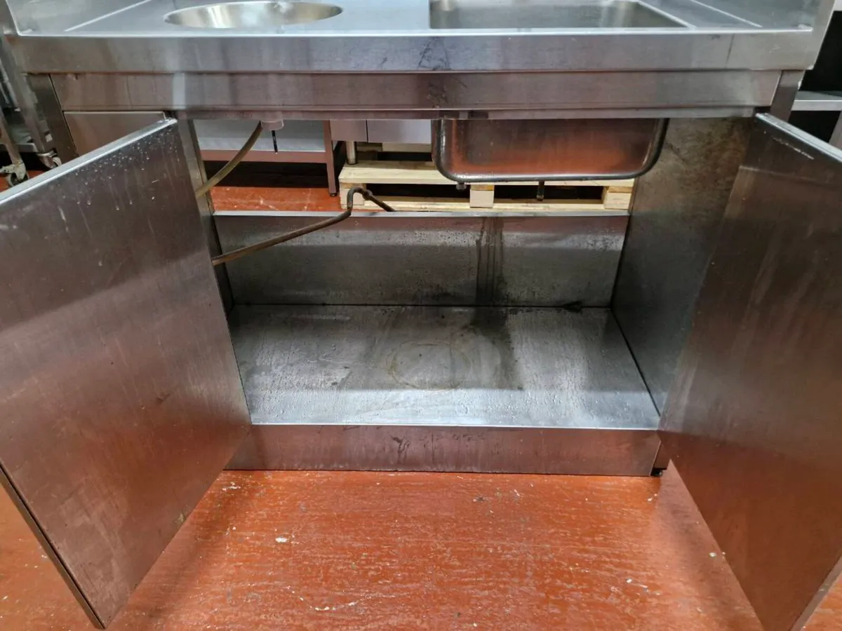 Stainless steel sink with hand sink - Image 4