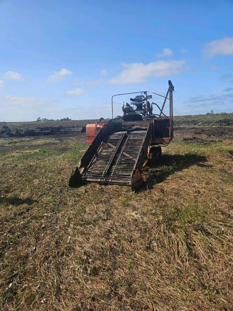 Turf turner/ loader - Image 1