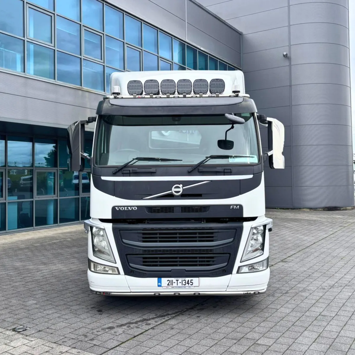Volvo FM 460 6x2 - Image 2
