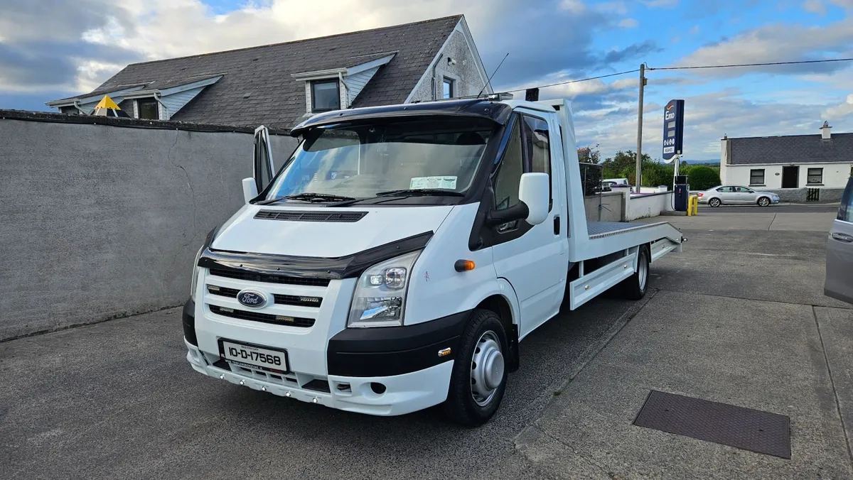 Recovery truck - Image 1