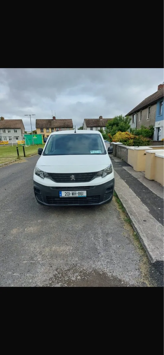 Van - Image 2