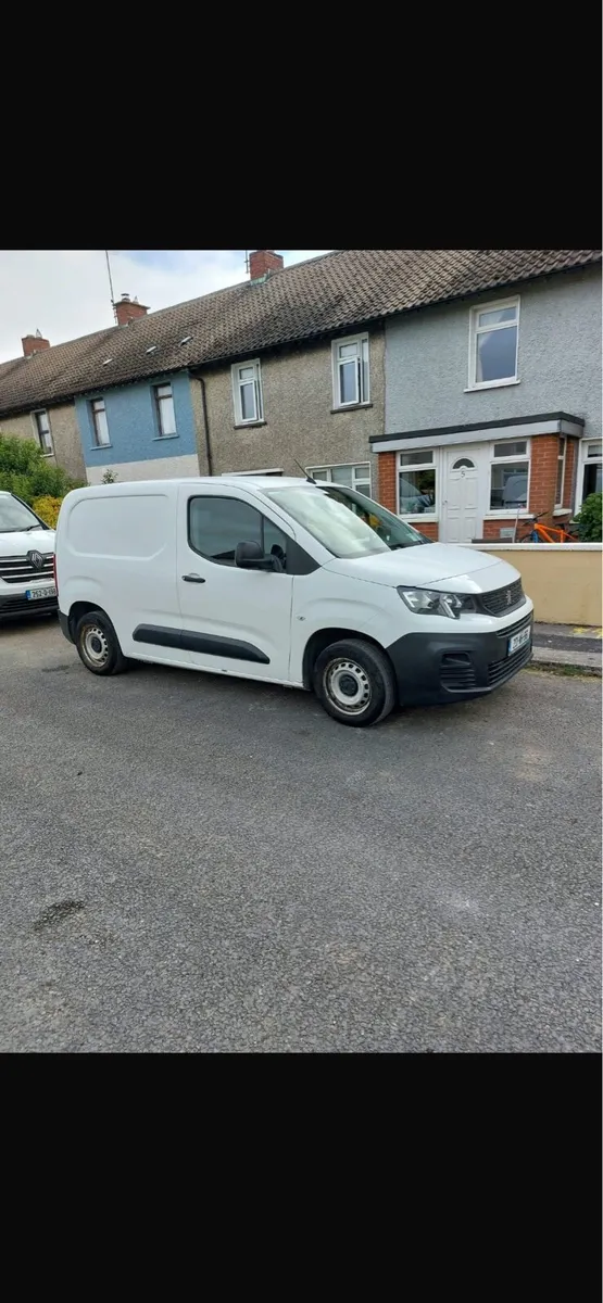 Van - Image 3