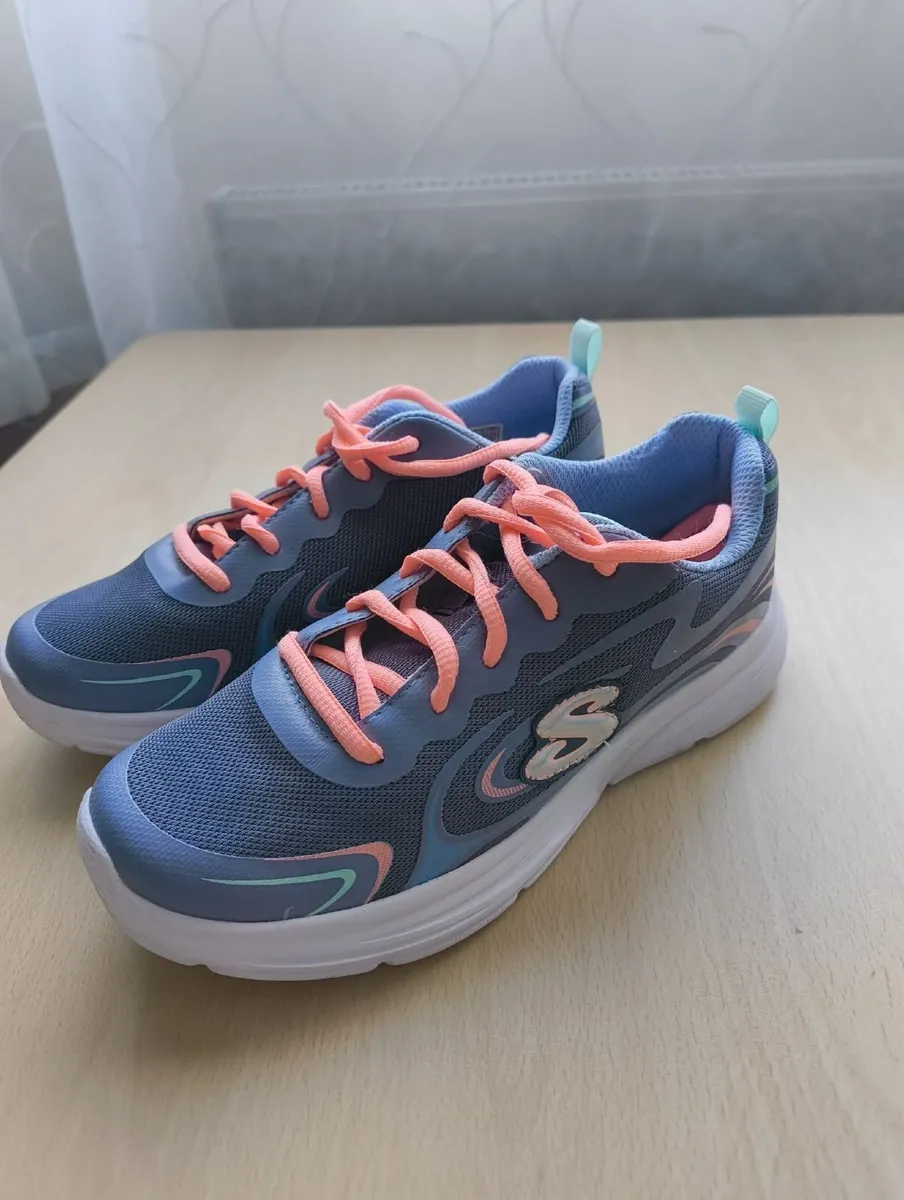 Girls Skechers trainers - Image 3