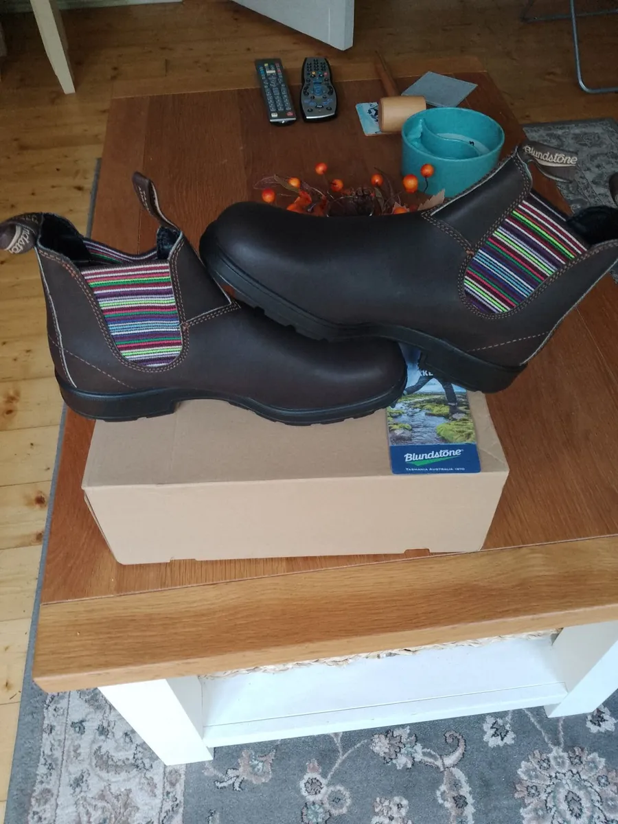 Blundstone boots 9s - Image 1