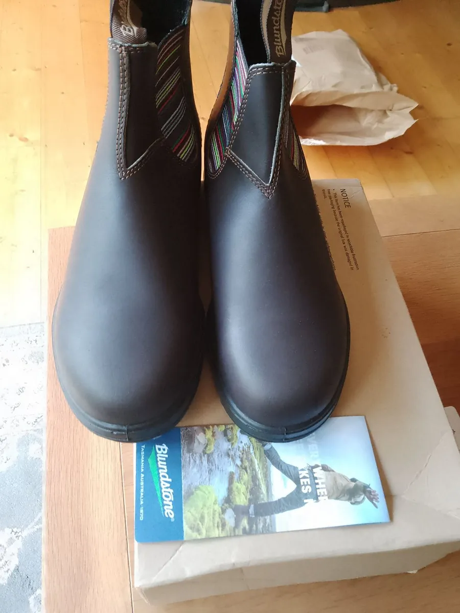Blundstone boots 9s - Image 2