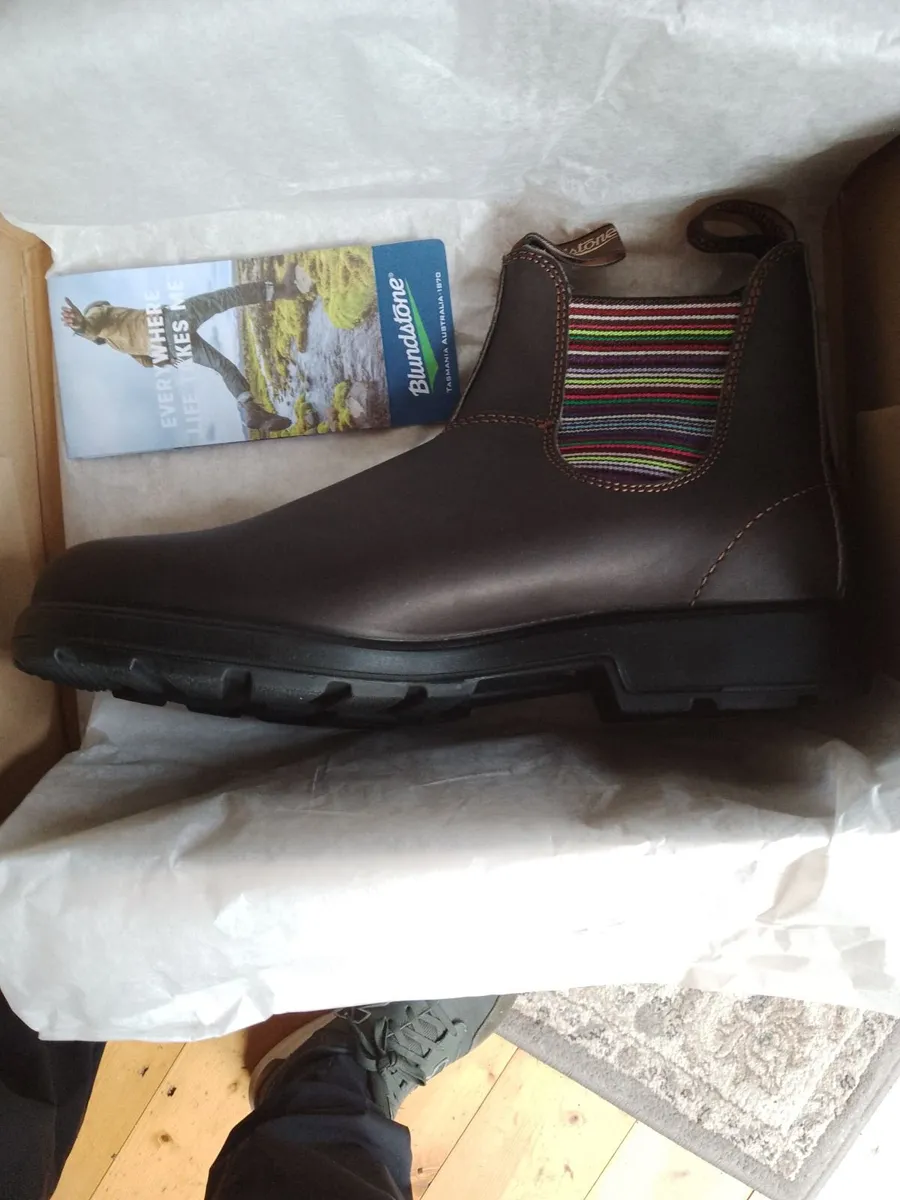 Blundstone boots 9s - Image 3
