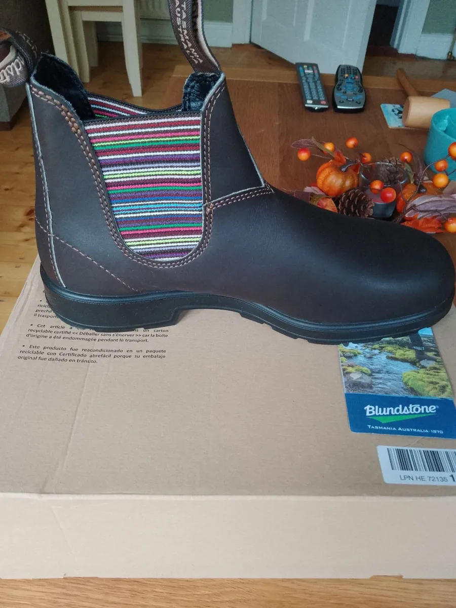 Blundstone boots 9s - Image 4