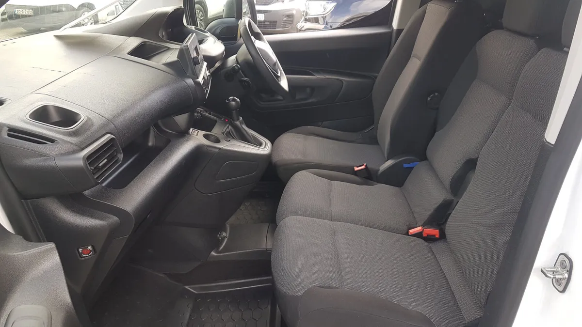 Peugeot Partner 202D MINT LOW KM VAT INVOICE - Image 4