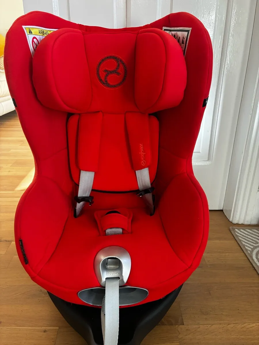 Cybex Sirona I size platinum carseat and isofox - Image 1