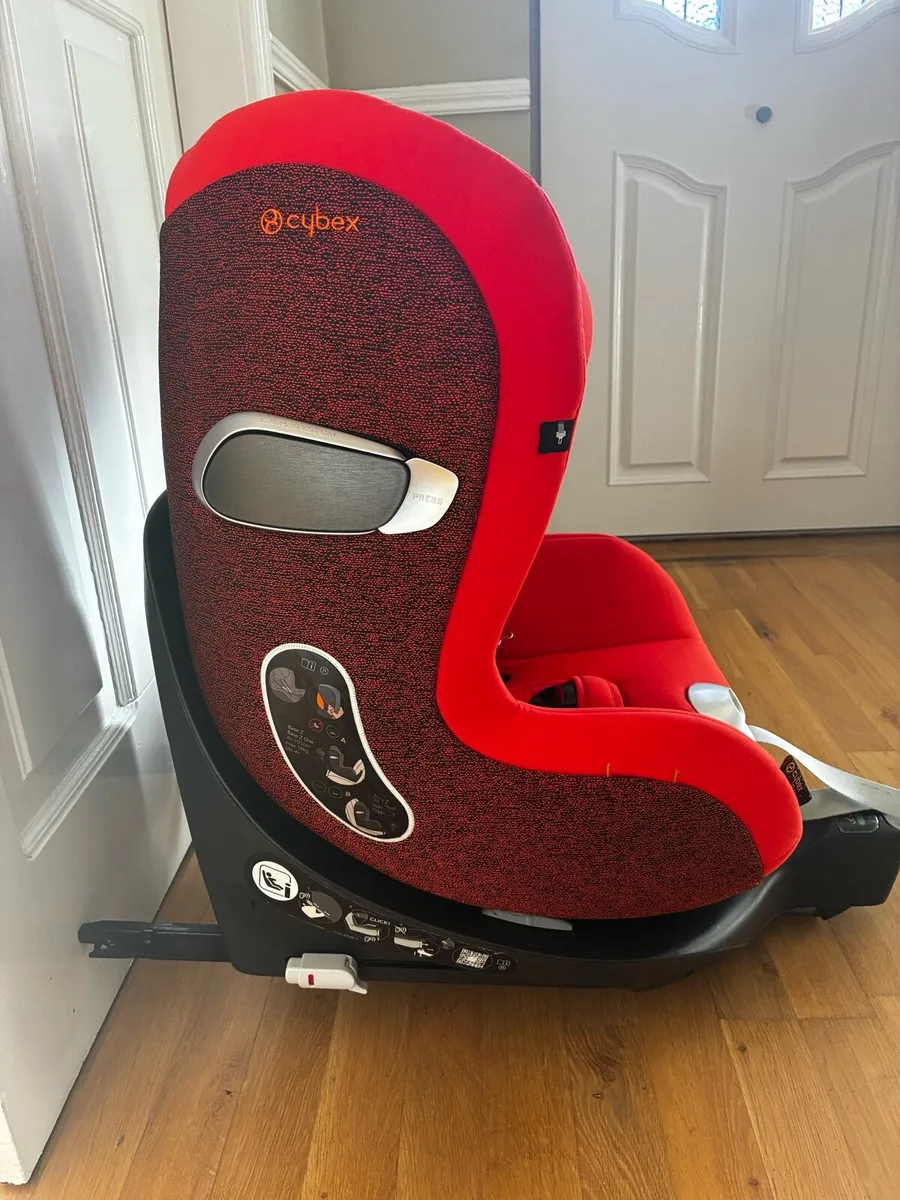 Cybex Sirona I size platinum carseat and isofox - Image 4