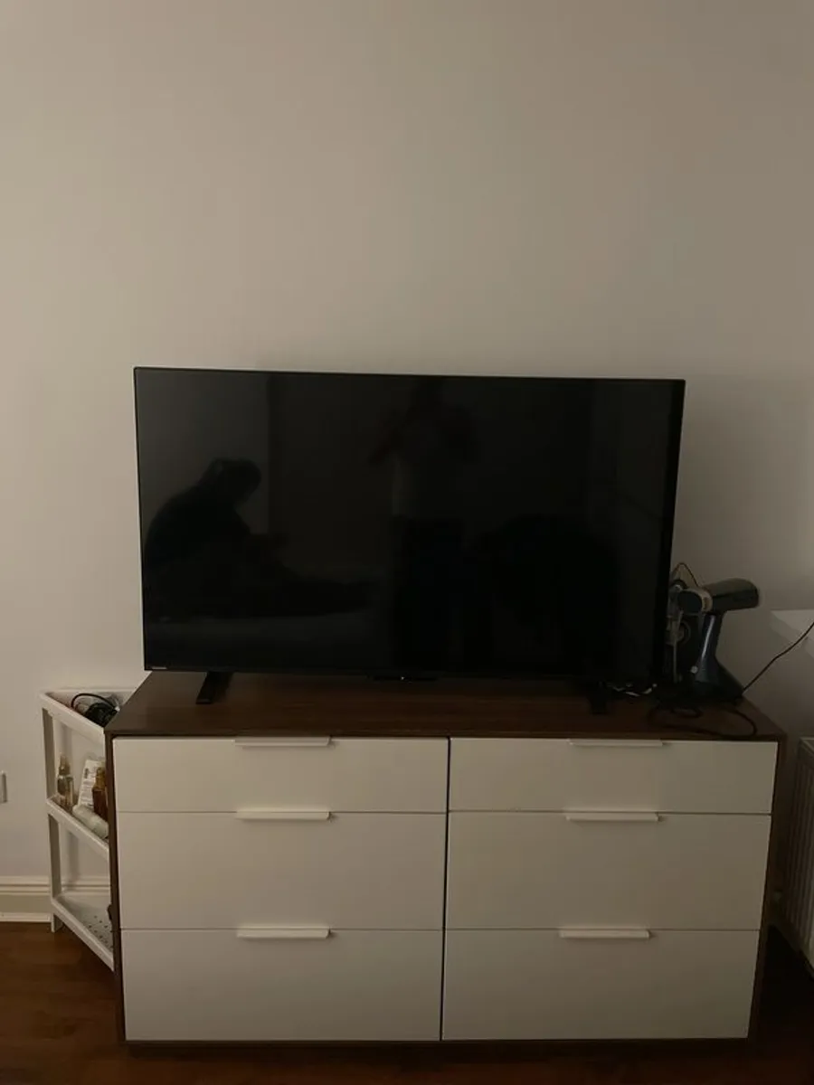 Toshiba 4K 55inch led smart tv HDR - Image 1
