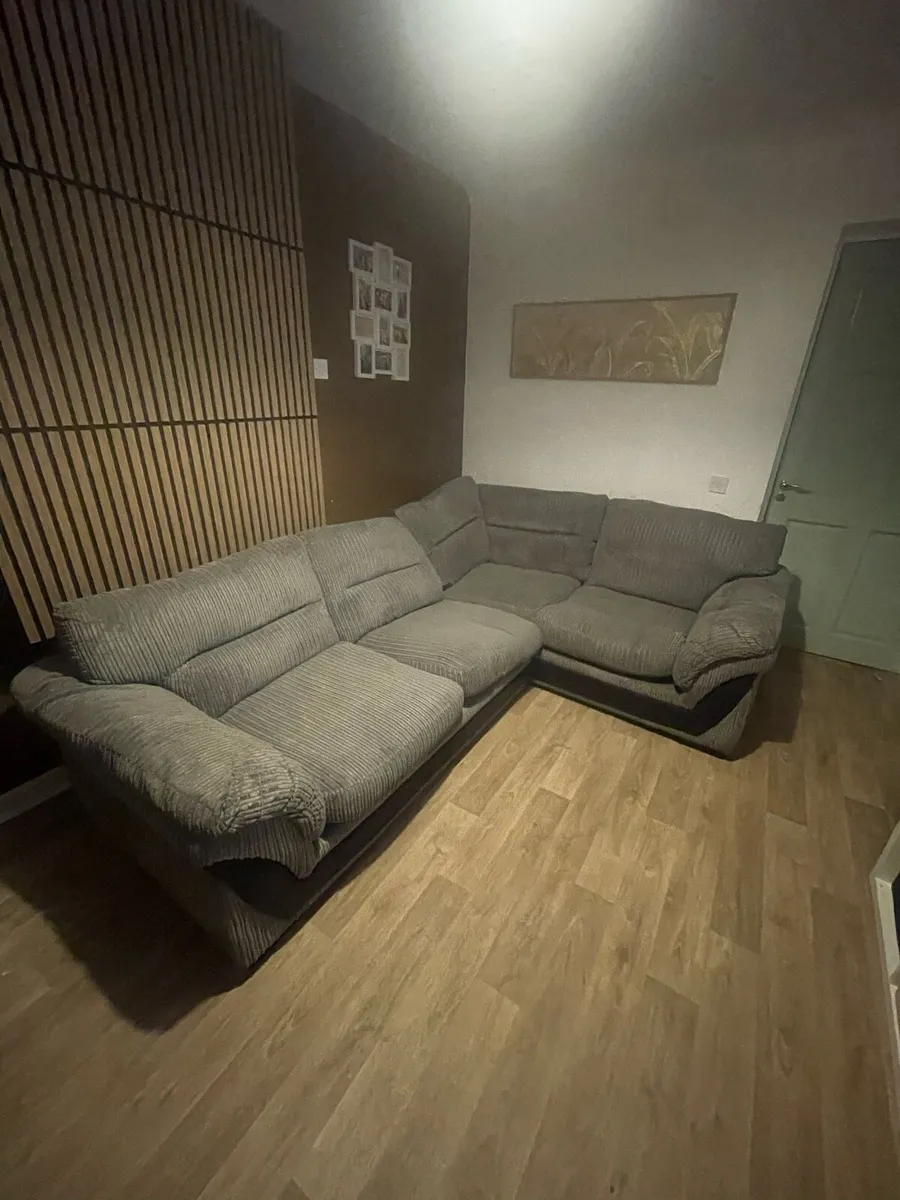 Corner sofa (right side fitting) - Image 1
