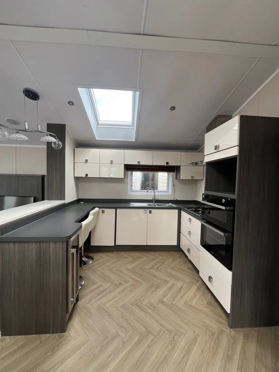 Mobile home lodge for sale off site - Image 2