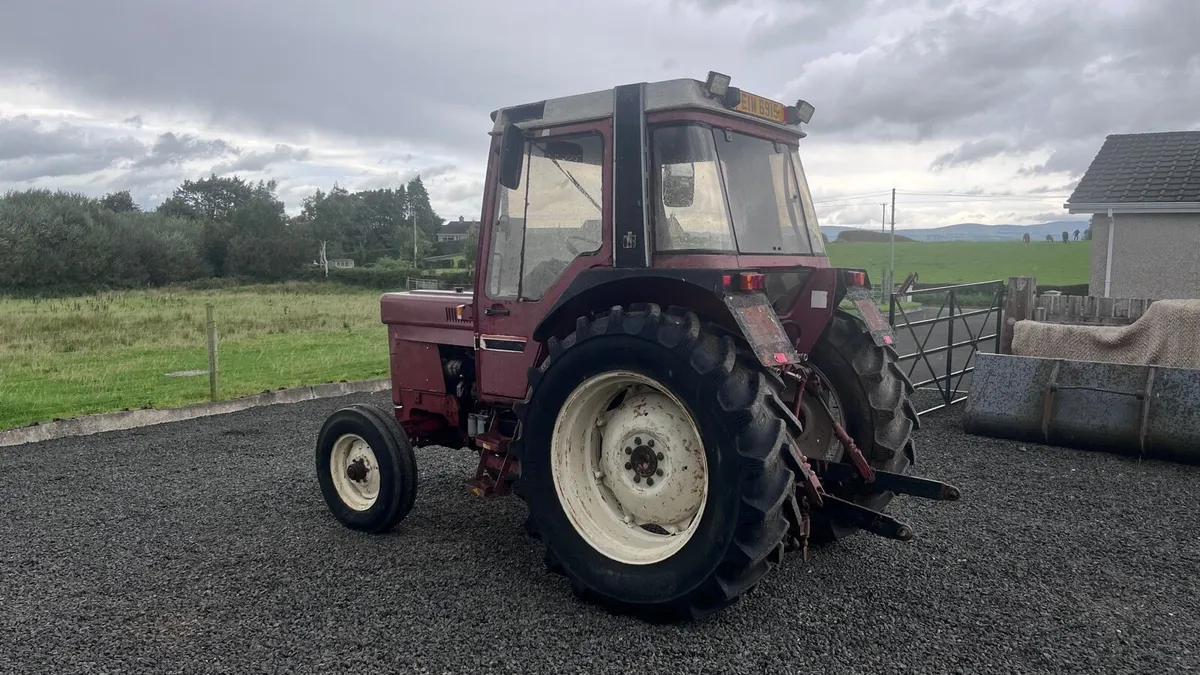 International 885XL - Image 2