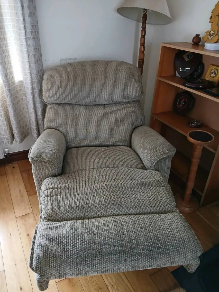 Recliner chair - Image 2