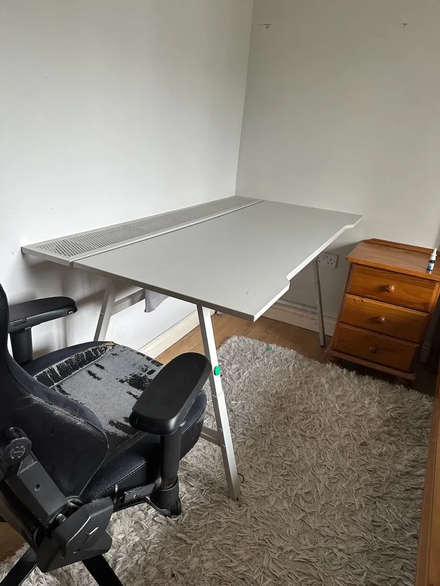 Desk - Image 1