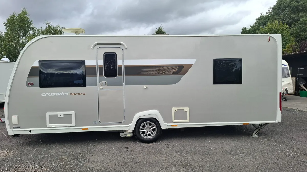 Elddis Crusader Aurora End Bedroom Island Bed - Image 1