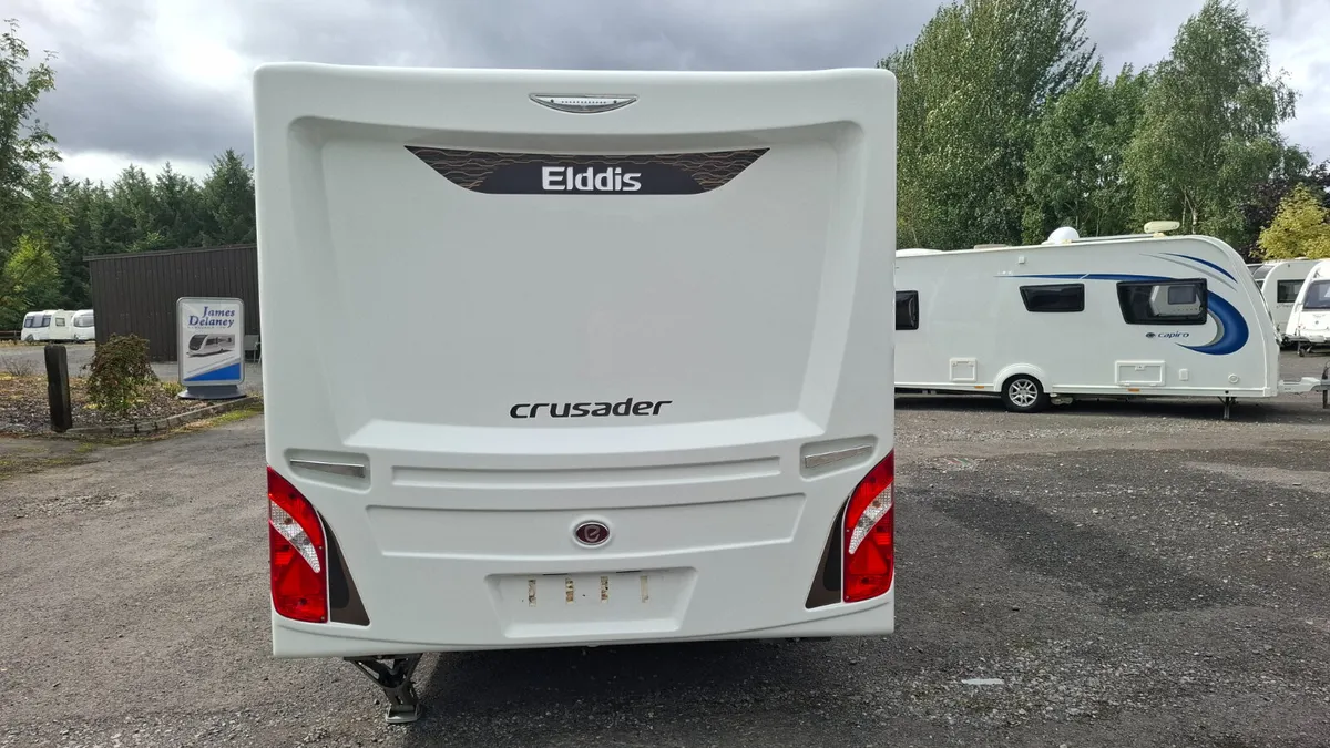 Elddis Crusader Aurora End Bedroom Island Bed - Image 4