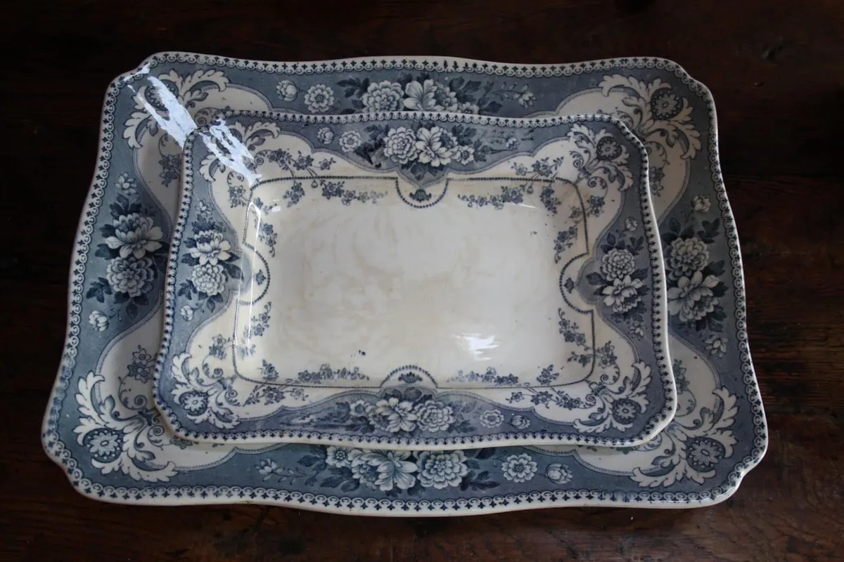 Set of two Antique Platters - Image 2