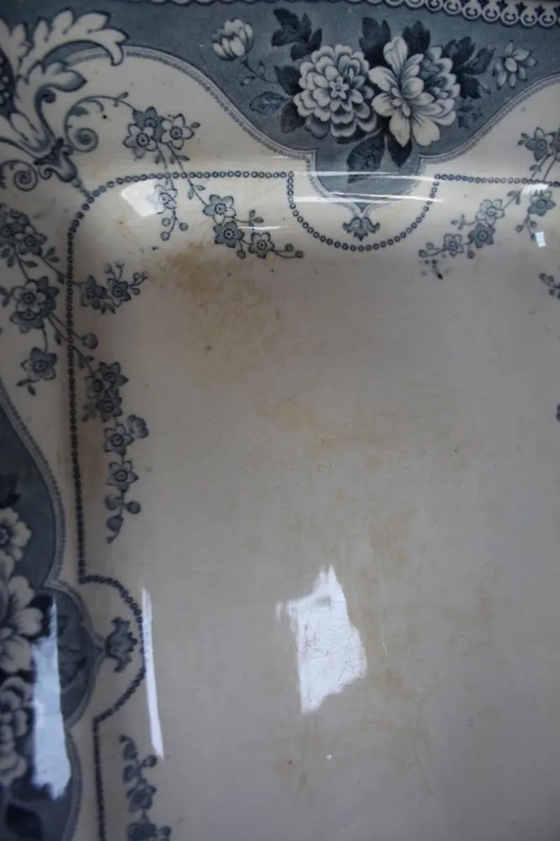 Set of two Antique Platters - Image 3