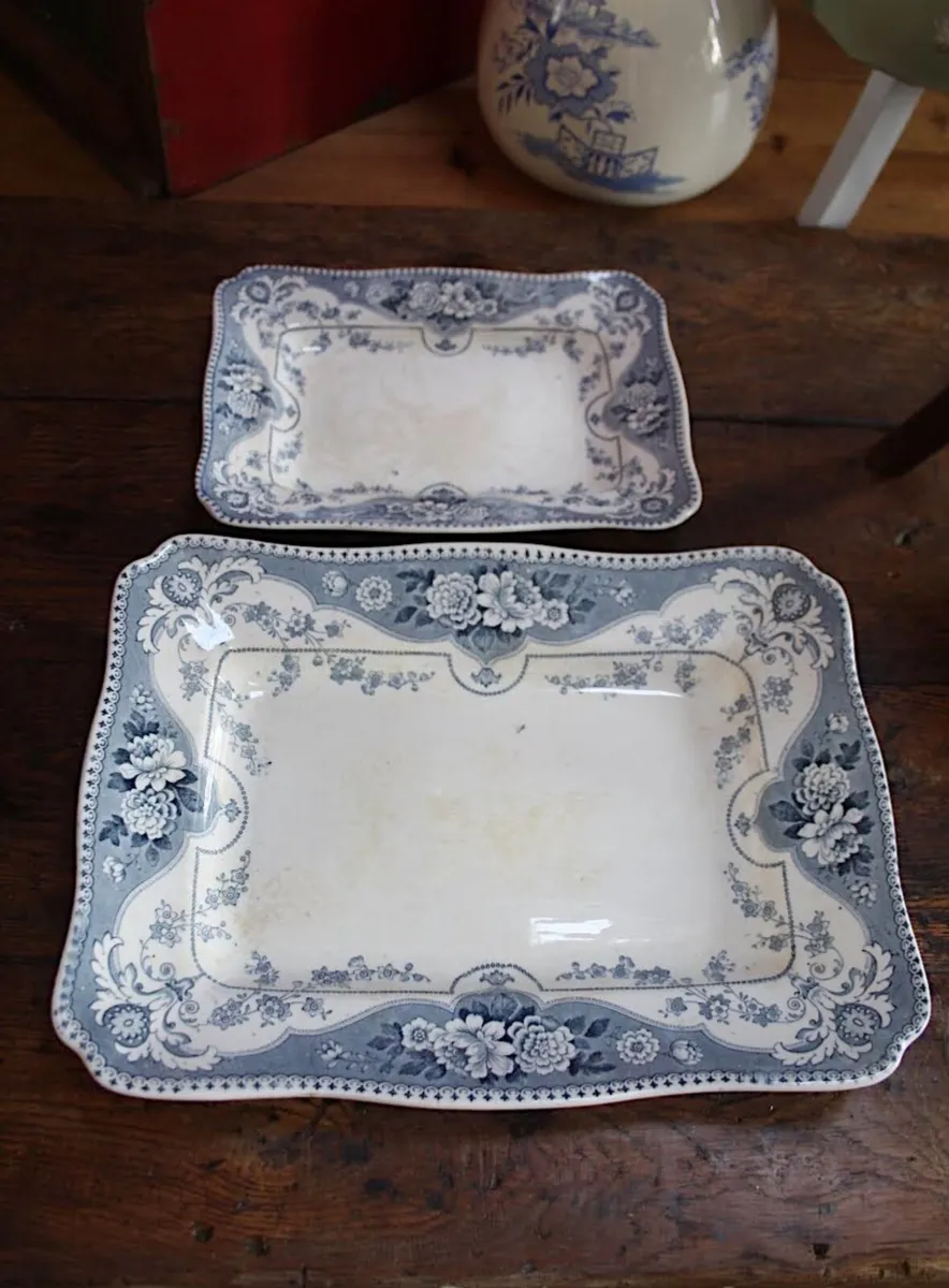Set of two Antique Platters - Image 4