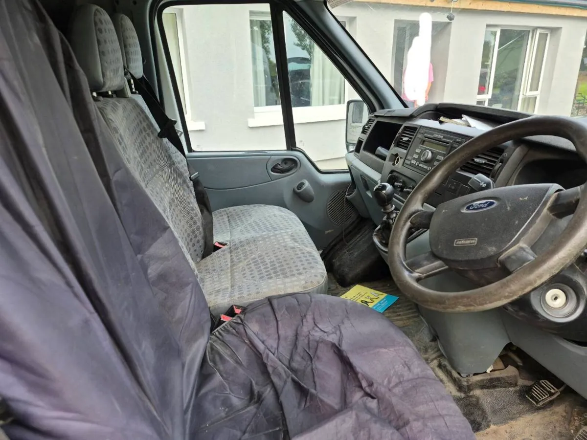 Van - Image 4