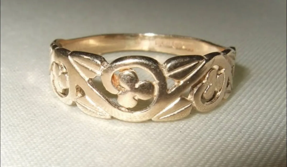 Pristine Vintage 9ct Gold Unisex Band/Wedding Ring - Image 1