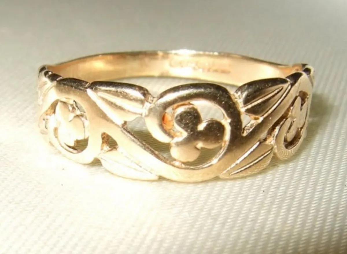 Pristine Vintage 9ct Gold Unisex Band/Wedding Ring - Image 3