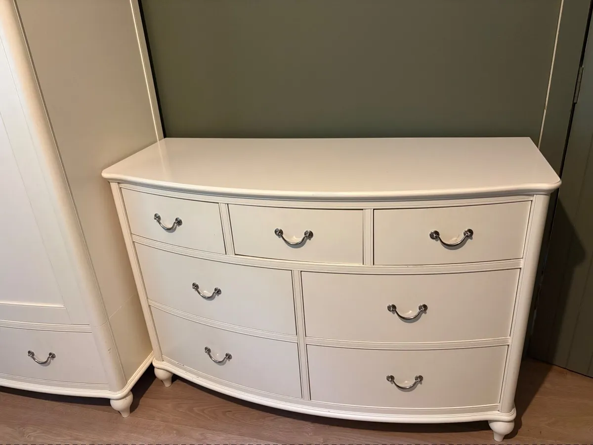 Casey’s Furniture 7 drawer chest of drawers - Image 1