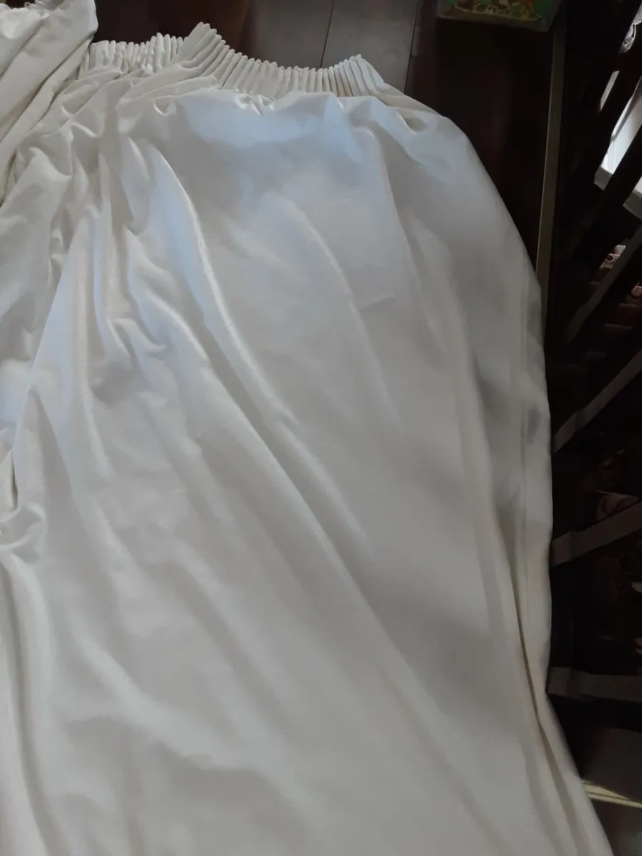 Cram velvet fully lined professionally made curtai - Image 4