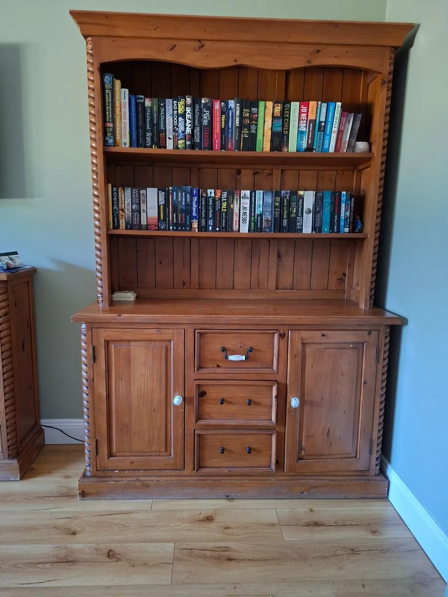 Dresser - Image 1