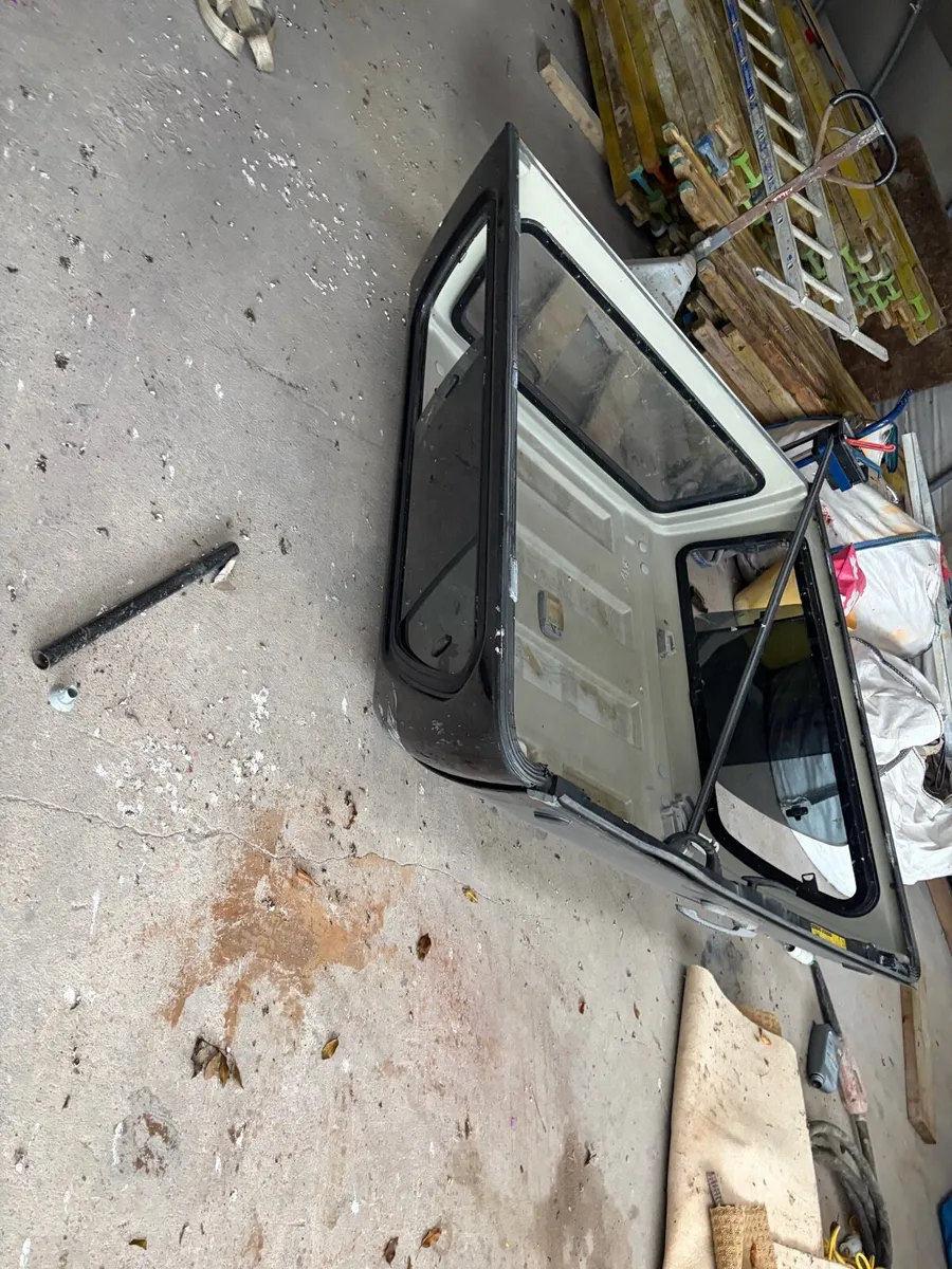 Canopy for black Hilux - Image 1