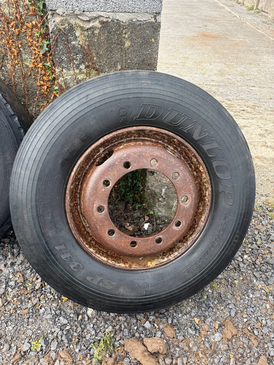 10 stud wheels. - Image 2