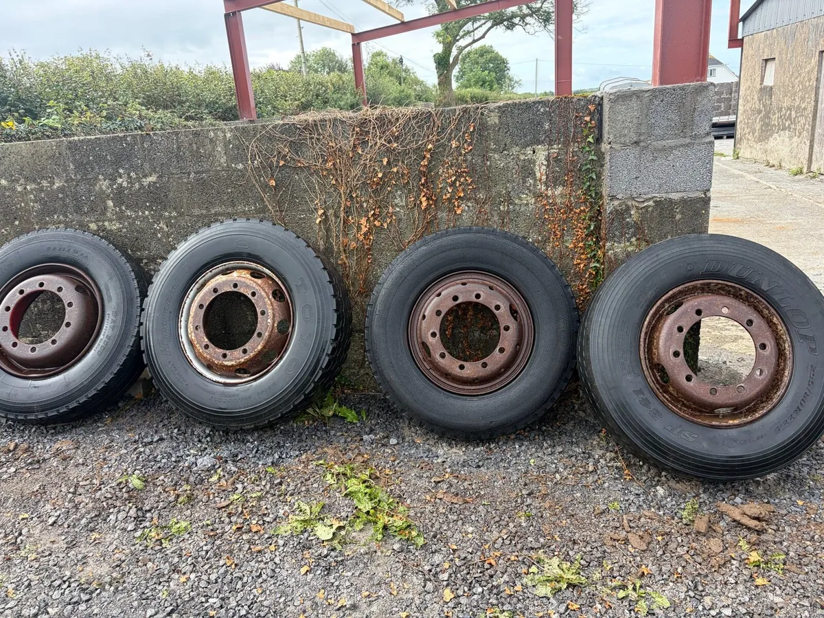 10 stud wheels. - Image 3