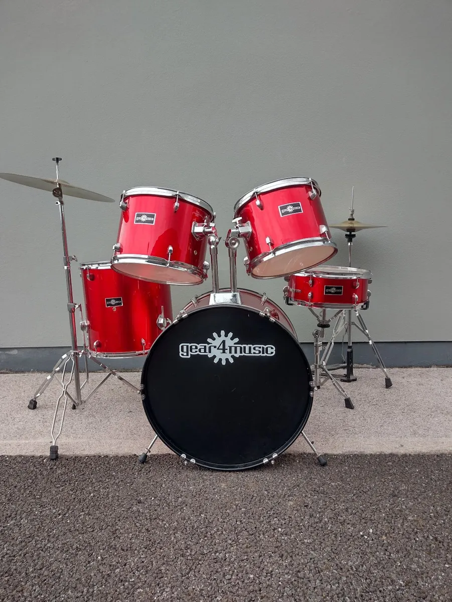Full Drum Kit.
