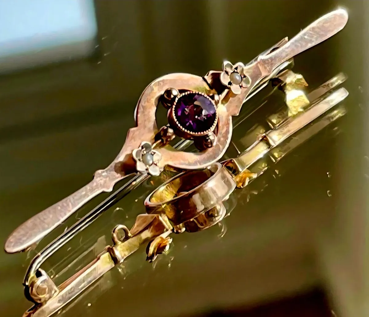 Exquisite 9ct Gold Victorian Ruby and Seed Pearl. - Image 3