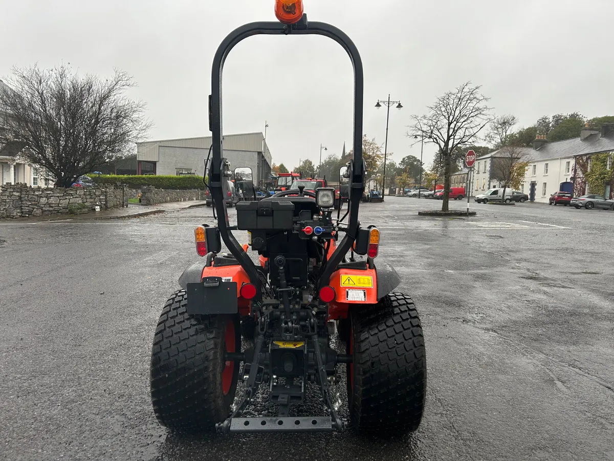 New Avenger 26 HST Compact Tractor - Image 4