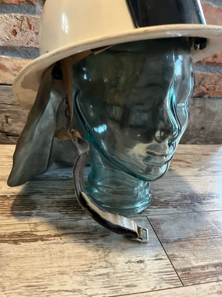 Vintage fire helmet - Image 4