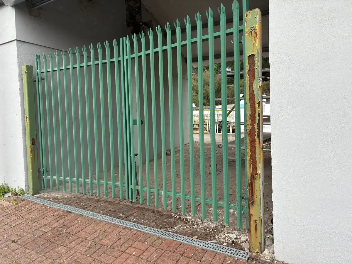 Palisade Gates