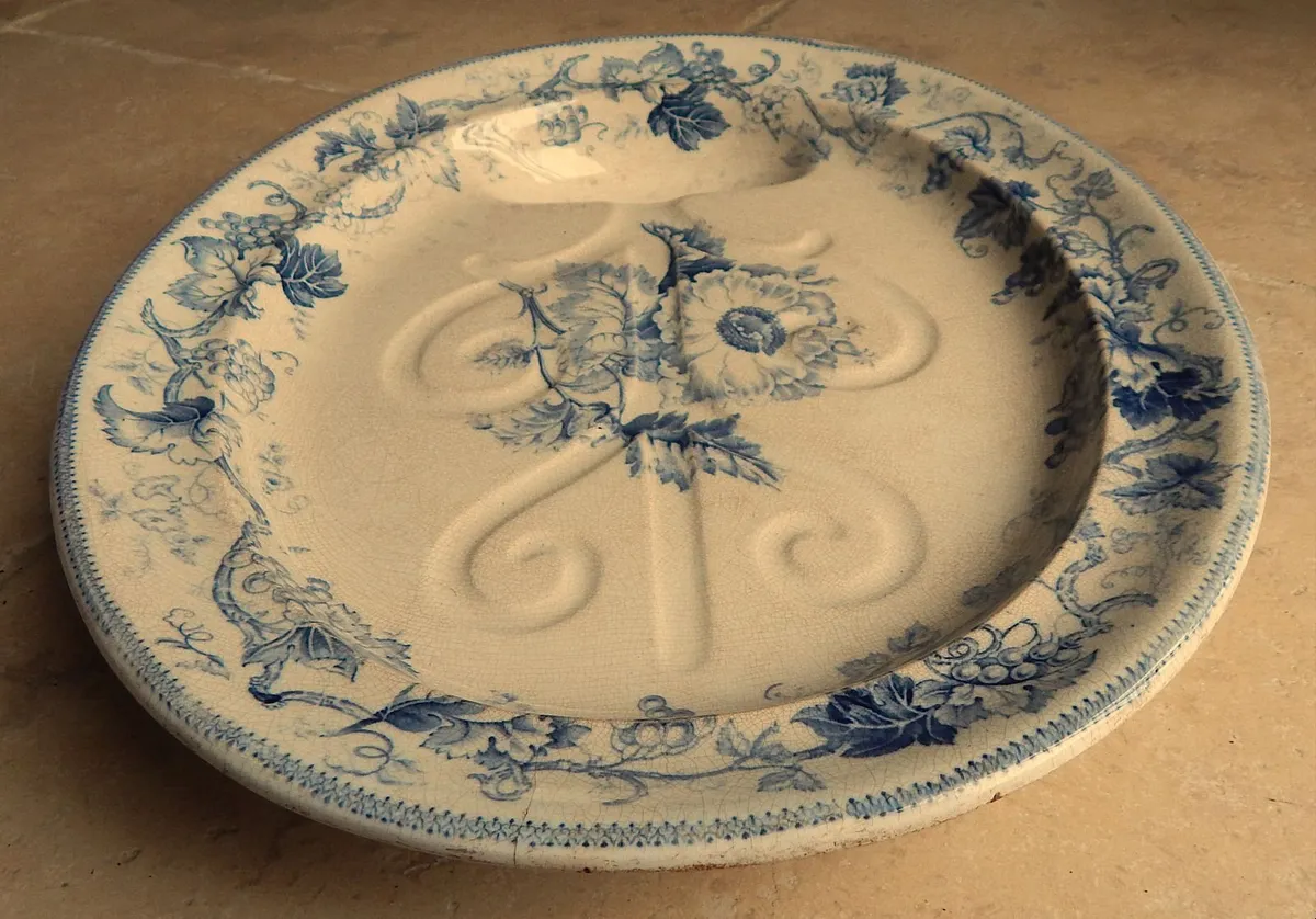 Large Vintage Serving Platter with Gravy Well - Image 4