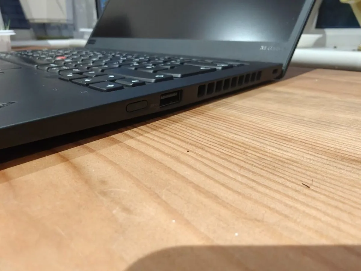 Lenovo Thinkpad  X1 Carbon Gen8  Laptop | i7 vPro - Image 4