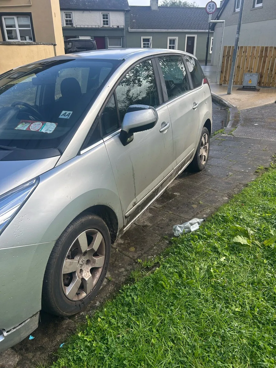 Peugeot 5008 Automatic - Image 2