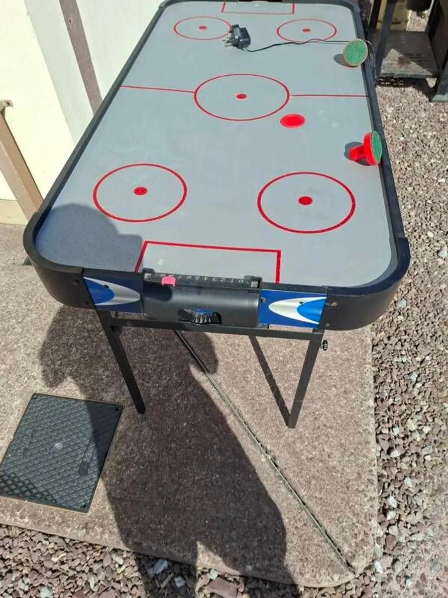 air hockey table - Image 1